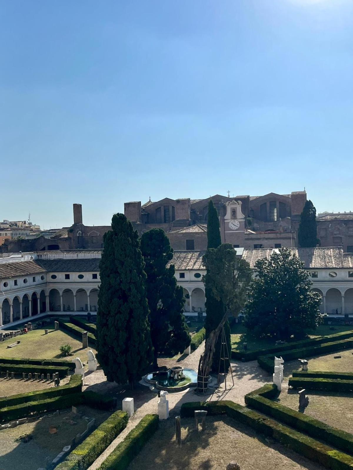 Camera X2 Con Splendida Vista Sulle Terme Di Diocleziano E Sul Chiostro Di Michelangelo Рим Экстерьер фото